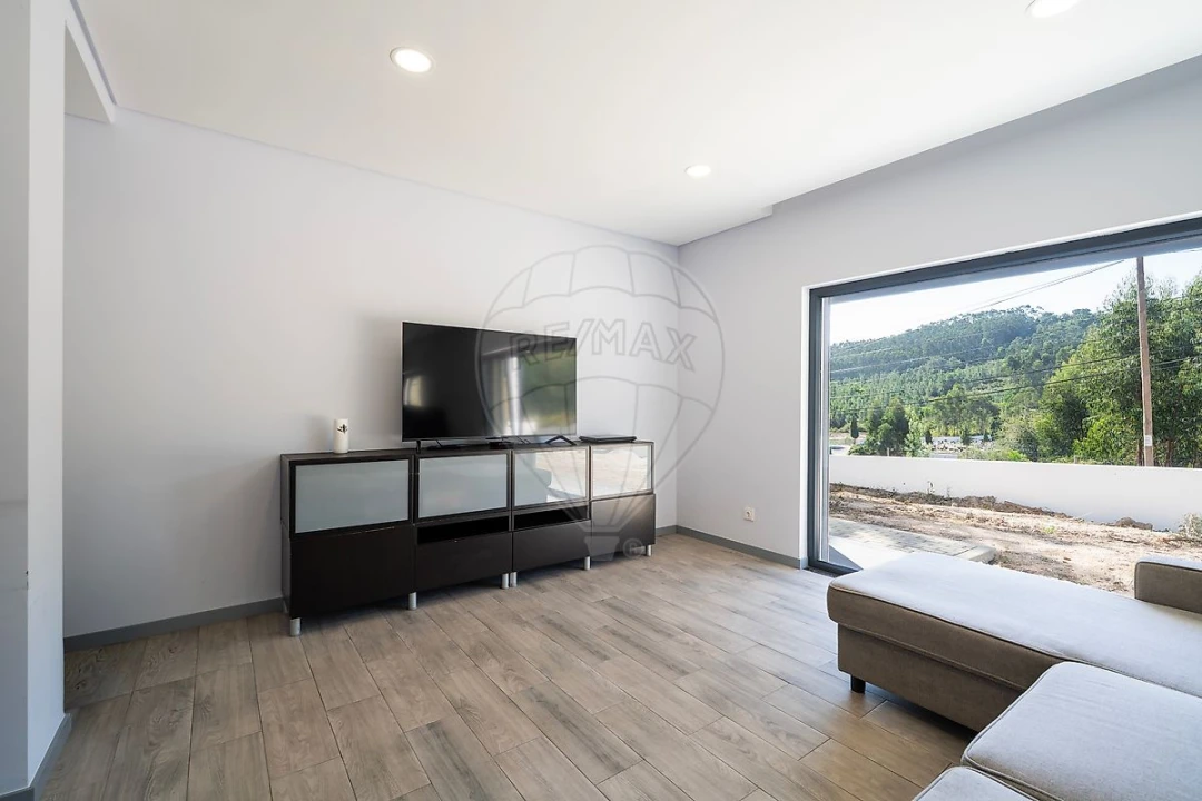 Moradia T3 para Venda em Venda do Pinheiro e Santo Estêvão das Galés Foto 20