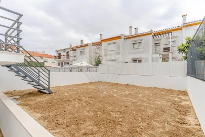 Moradia T4 para Arrendamento em Azeitão (São Lourenço e São Simão)