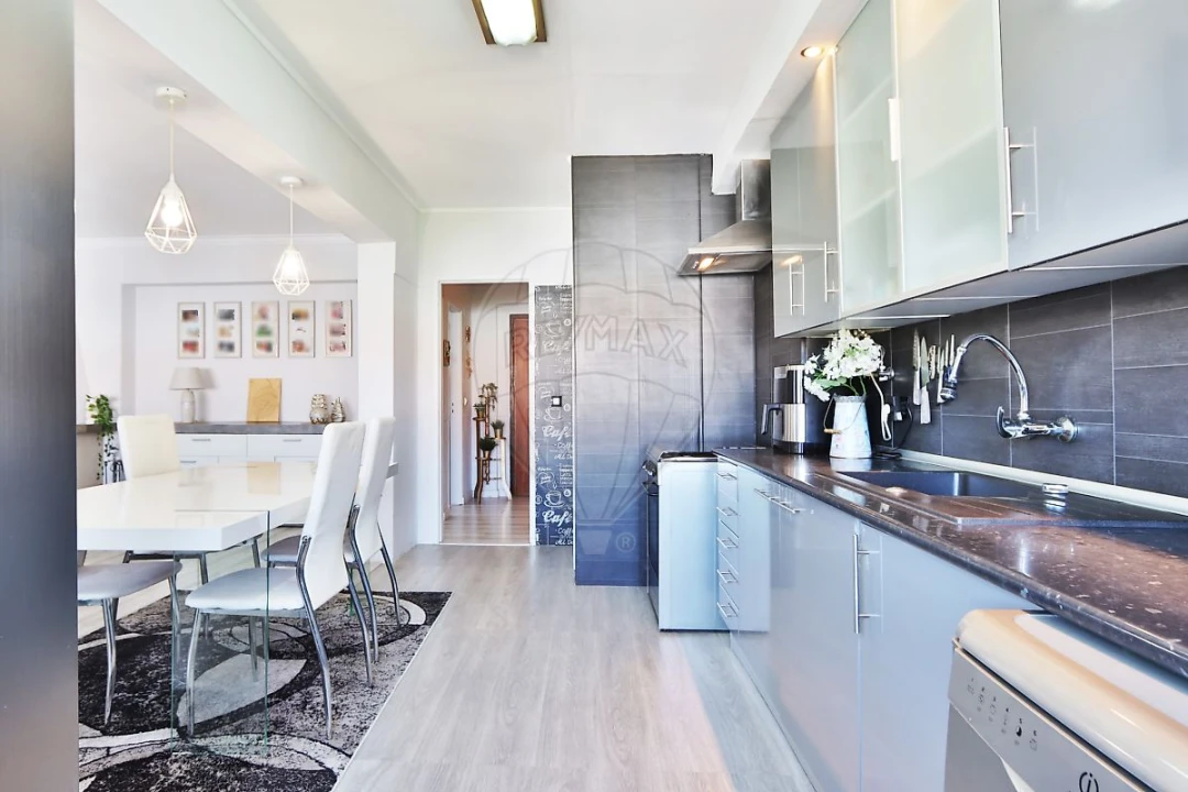 Apartamento T3 para Venda em Massamá e Monte Abraão Foto 6