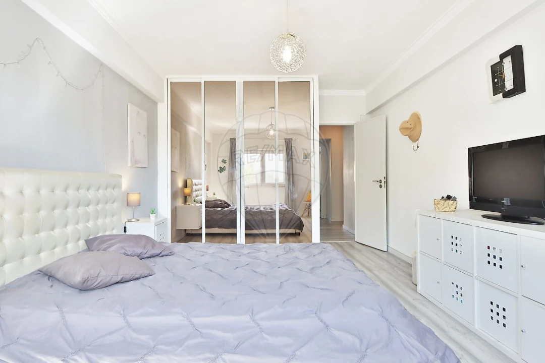 Apartamento T3 para Venda em Massamá e Monte Abraão Foto 12