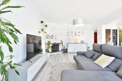 Apartamento T3 para Venda em Massamá e Monte Abraão