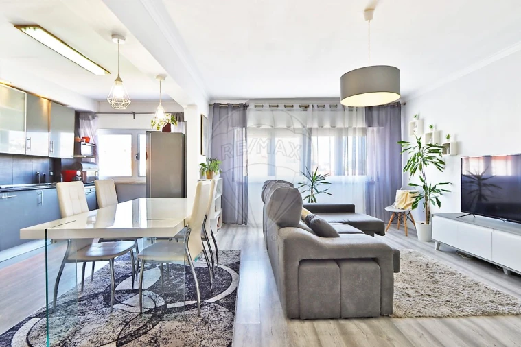Apartamento T3 para Venda em Massamá e Monte Abraão Foto 3