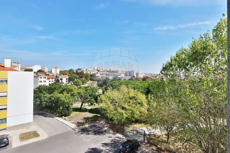 Apartamento T3 para Venda em Massamá e Monte Abraão Foto 23