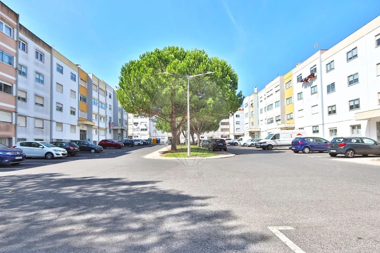 Apartamento T3 para Venda em Massamá e Monte Abraão Foto 25