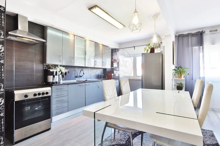 Apartamento T3 para Venda em Massamá e Monte Abraão Foto 4