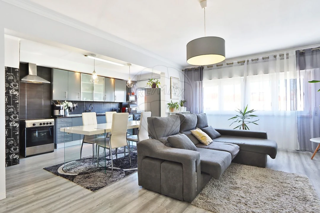 Apartamento T3 para Venda em Massamá e Monte Abraão Foto 2