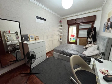 Apartamento T2 para Venda em Massamá e Monte Abraão