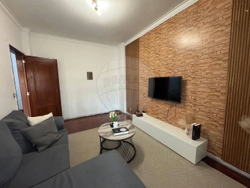 Apartamento T2 para Venda em Massamá e Monte Abraão