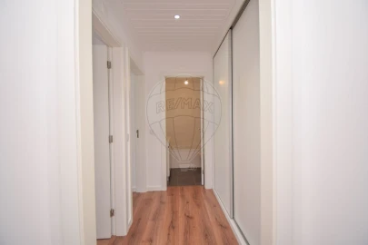 Apartamento T2 para Arrendamento em Santa Maria, São Pedro e Matacães