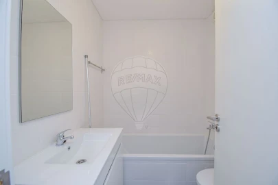 Apartamento T2 para Arrendamento em Santa Maria, São Pedro e Matacães
