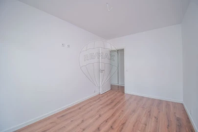 Apartamento T2 para Arrendamento em Santa Maria, São Pedro e Matacães