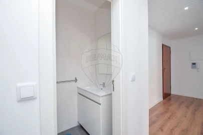 Apartamento T2 para Arrendamento em Santa Maria, São Pedro e Matacães