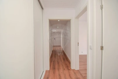 Apartamento T2 para Arrendamento em Santa Maria, São Pedro e Matacães