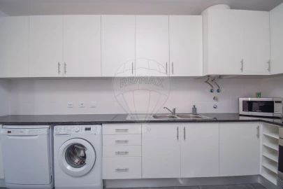 Apartamento T2 para Arrendamento em Santa Maria, São Pedro e Matacães