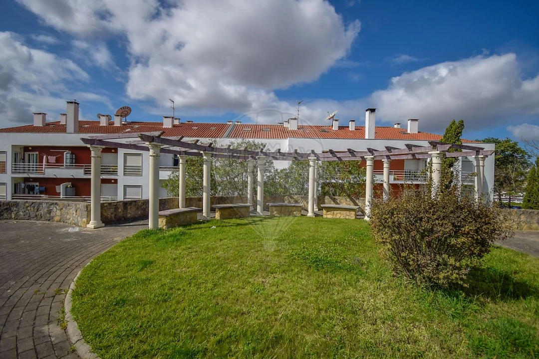 Apartamento T2 para Arrendamento em Santa Maria, São Pedro e Matacães Foto 28