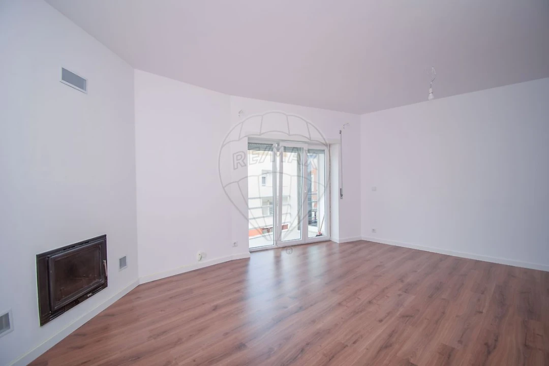 Apartamento T2 para Arrendamento em Santa Maria, São Pedro e Matacães Foto 20
