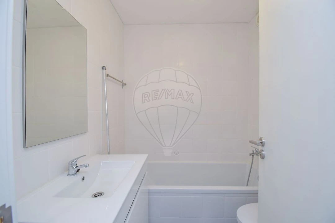 Apartamento T2 para Arrendamento em Santa Maria, São Pedro e Matacães Foto 10