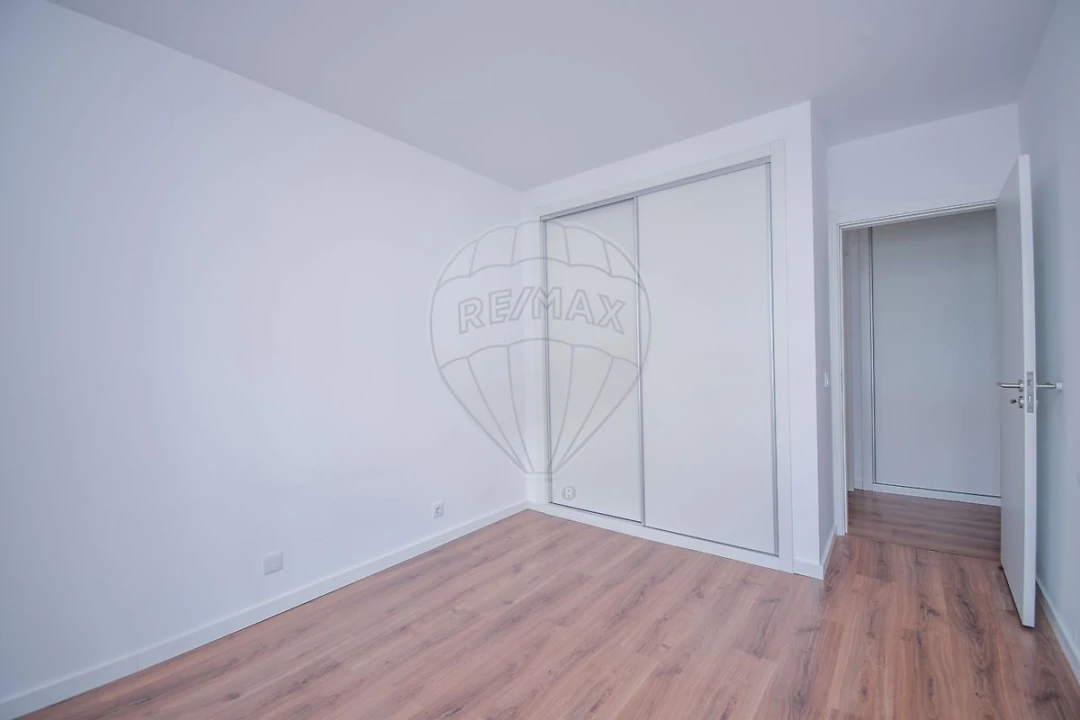 Apartamento T2 para Arrendamento em Santa Maria, São Pedro e Matacães Foto 13