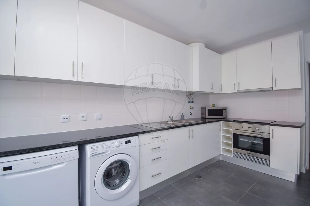 Apartamento T2 para Arrendamento em Santa Maria, São Pedro e Matacães Foto 8