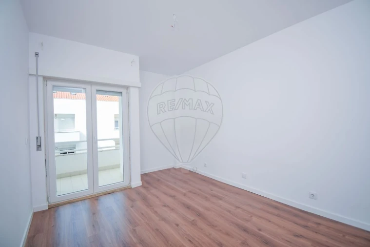 Apartamento T2 para Arrendamento em Santa Maria, São Pedro e Matacães Foto 9
