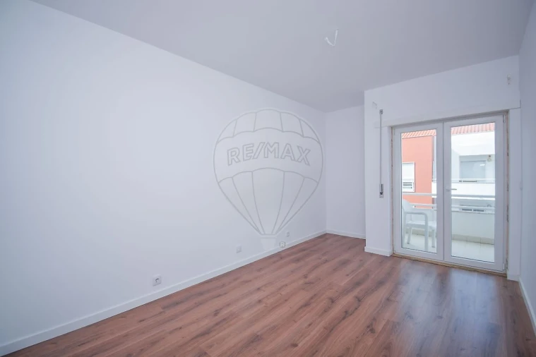 Apartamento T2 para Arrendamento em Santa Maria, São Pedro e Matacães Foto 17