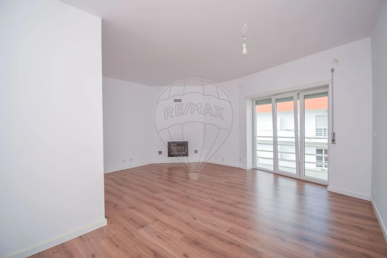 Apartamento T2 para Arrendamento em Santa Maria, São Pedro e Matacães Foto 31