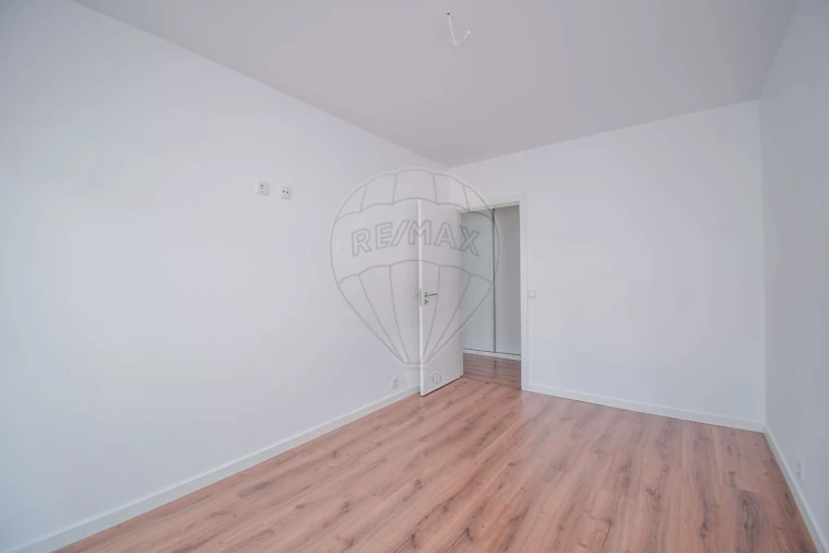 Apartamento T2 para Arrendamento em Santa Maria, São Pedro e Matacães Foto 16