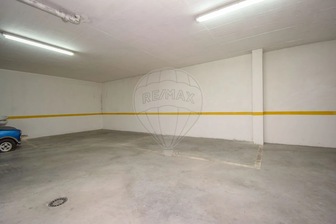 Apartamento T2 para Arrendamento em Santa Maria, São Pedro e Matacães Foto 24