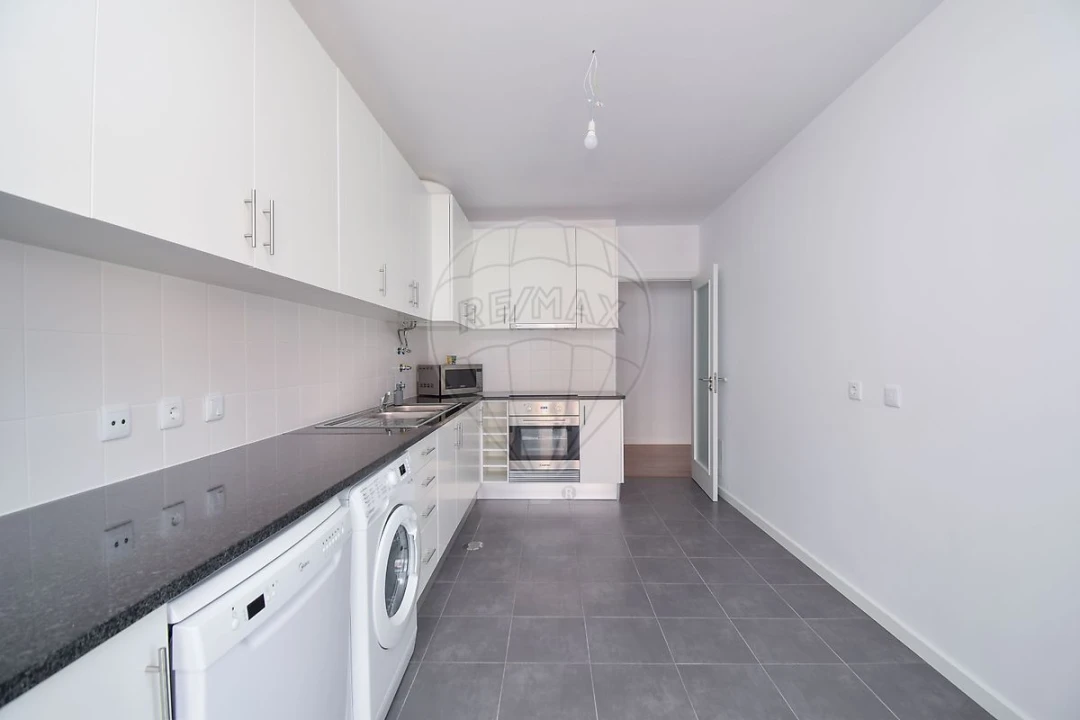 Apartamento T2 para Arrendamento em Santa Maria, São Pedro e Matacães Foto 7