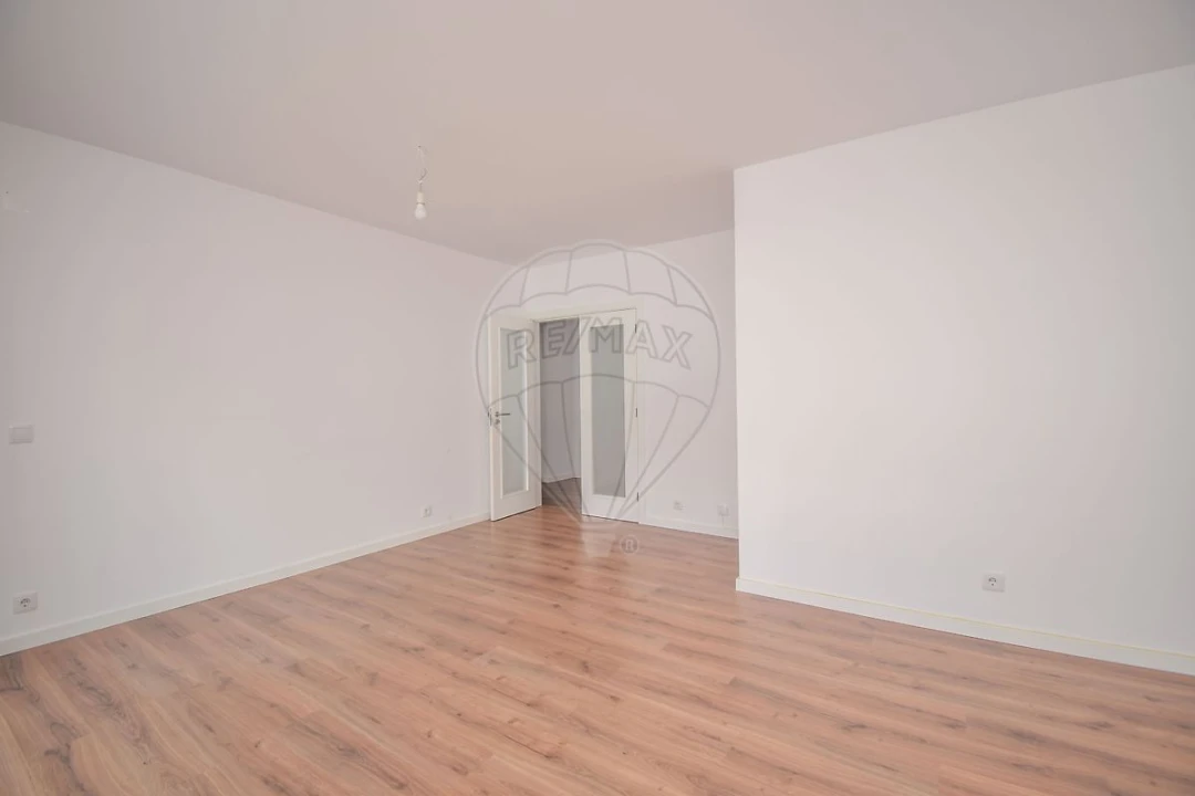 Apartamento T2 para Arrendamento em Santa Maria, São Pedro e Matacães Foto 21