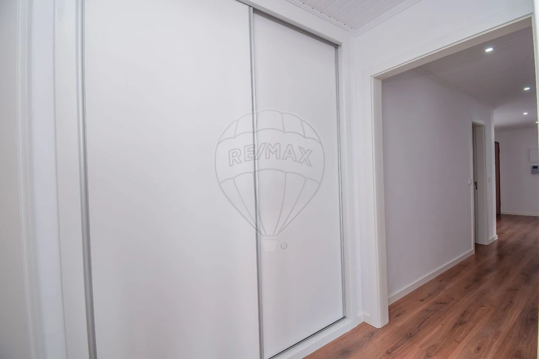 Apartamento T2 para Arrendamento em Santa Maria, São Pedro e Matacães Foto 15