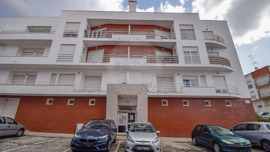 Apartamento T2 para Arrendamento em Santa Maria, São Pedro e Matacães
