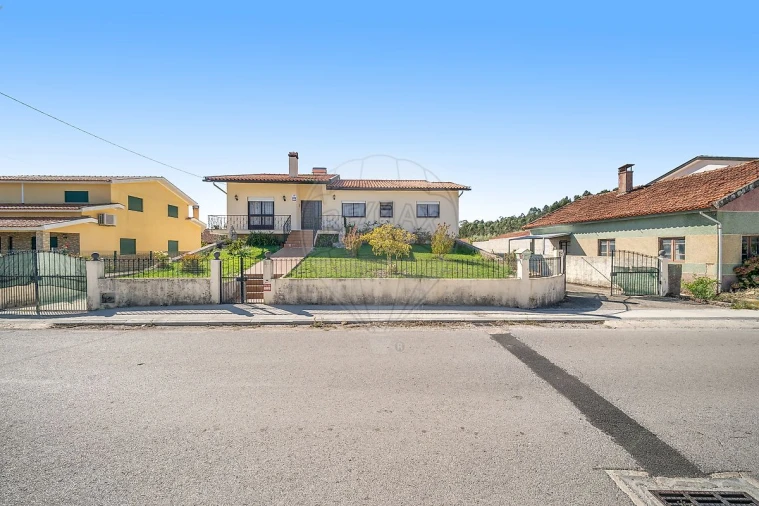 Moradia T4 para Venda em São Lourenço do Bairro Foto 3