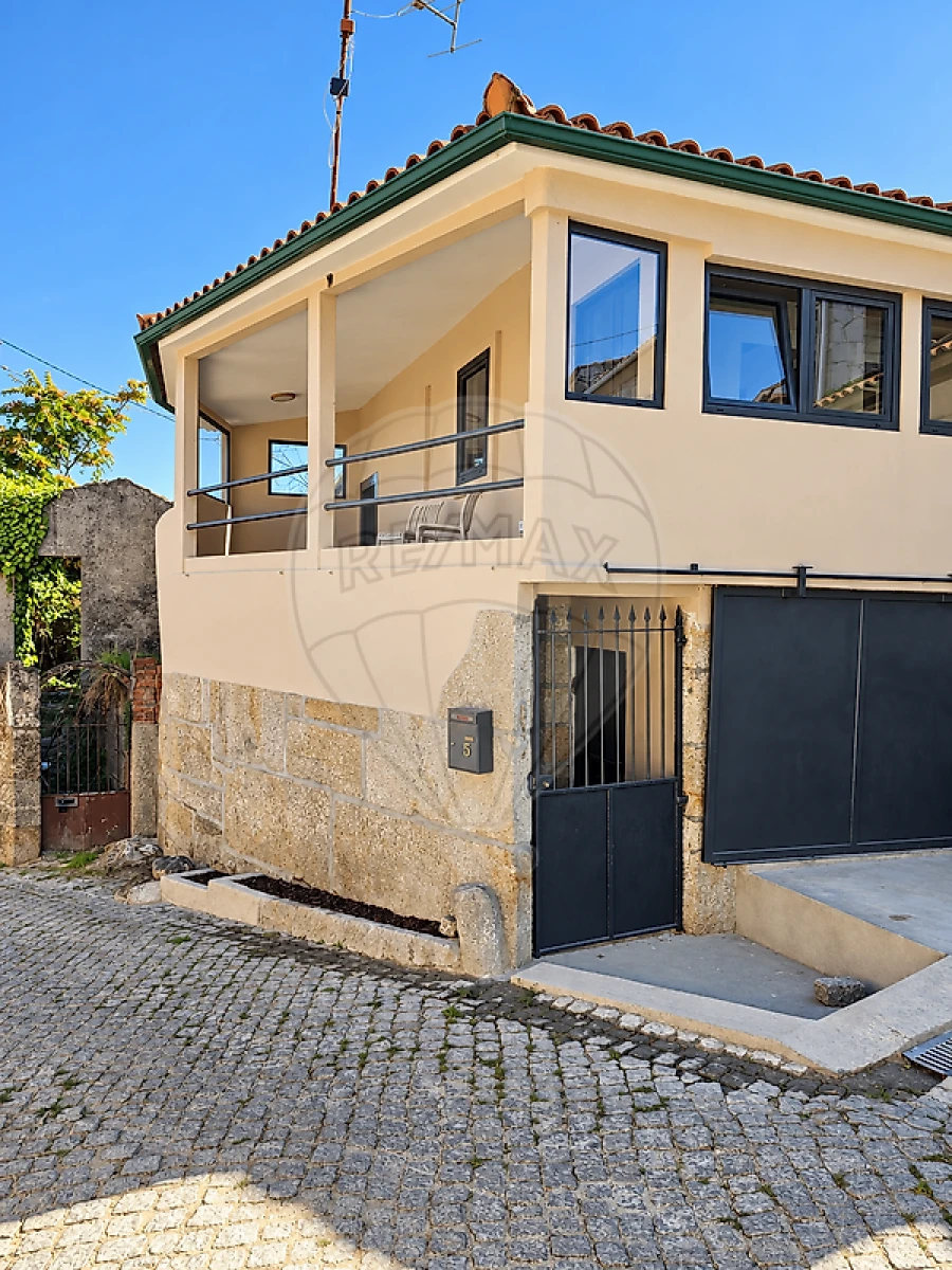 Moradia T3 para Venda em Santa Maria Maior Foto 4