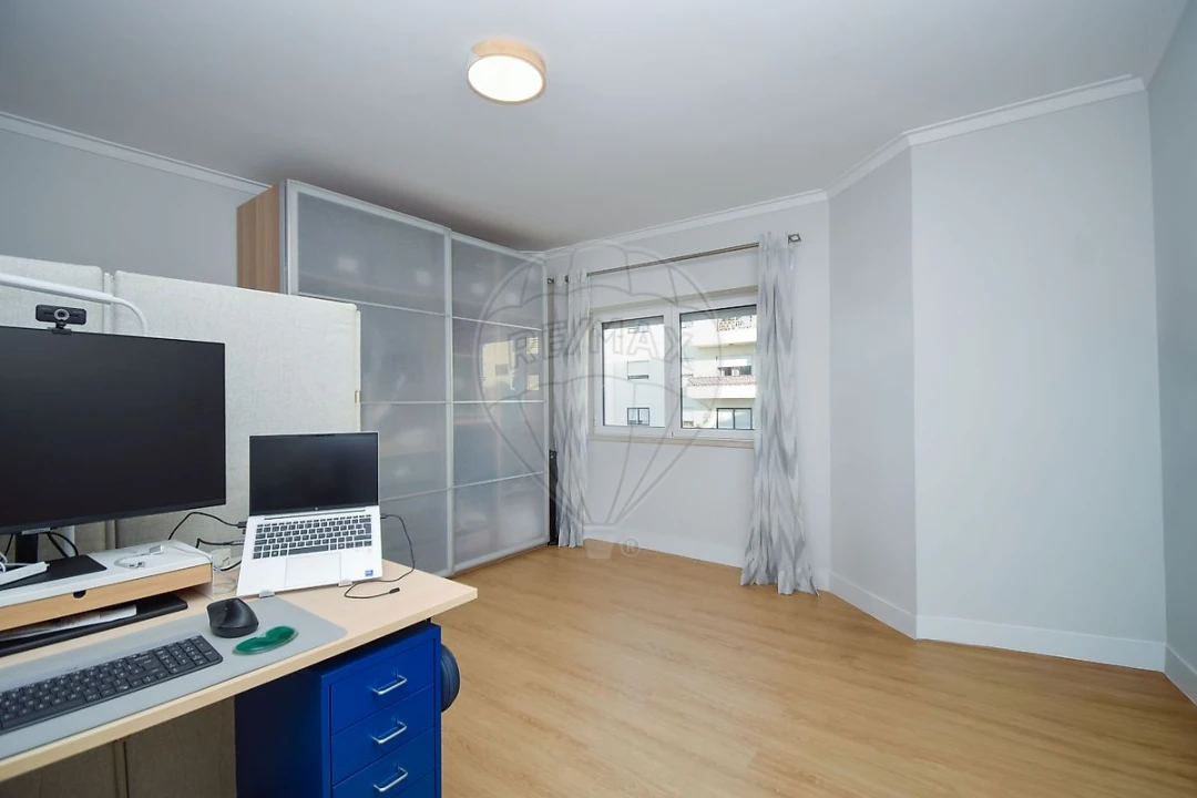 Apartamento T3 para Venda em São Domingos de Rana Foto 1