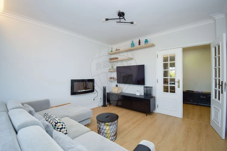 Apartamento T3 para Venda em São Domingos de Rana Foto 25
