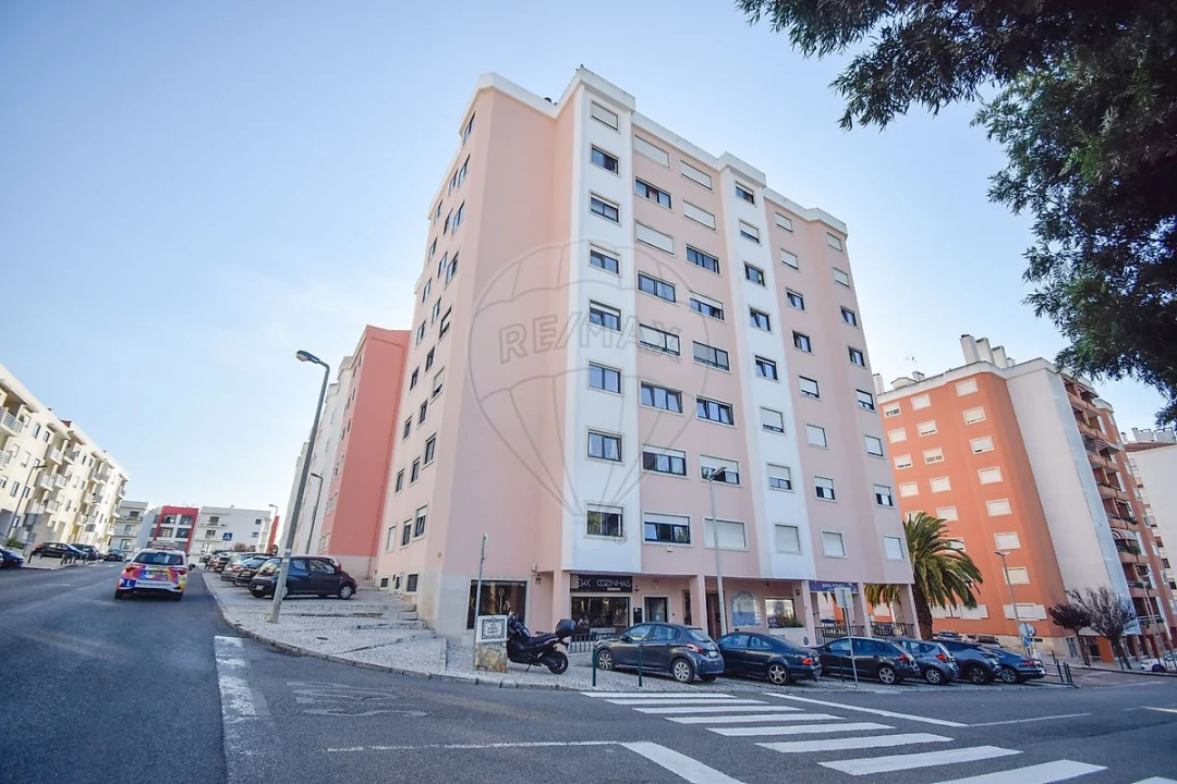 Apartamento T3 para Venda em São Domingos de Rana Foto 32