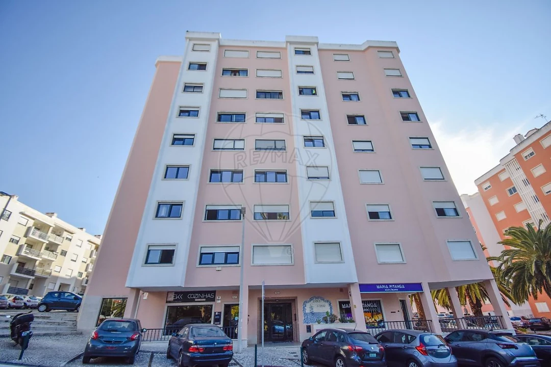 Apartamento T3 para Venda em São Domingos de Rana Foto 31