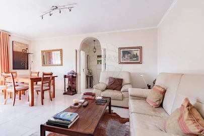 Apartamento T3 para Venda em Santo António dos Cavaleiros e Frielas