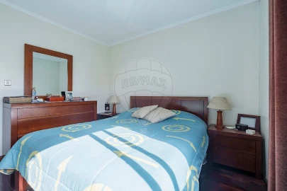 Apartamento T3 para Venda em Santo António dos Cavaleiros e Frielas