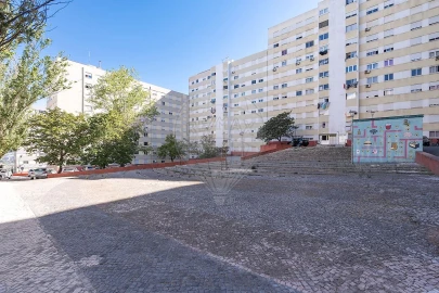 Apartamento T3 para Venda em Santo António dos Cavaleiros e Frielas