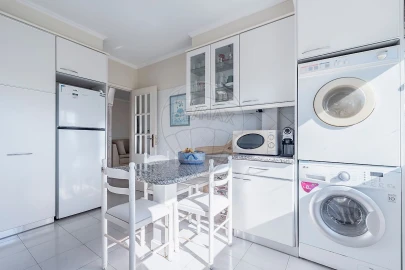 Apartamento T3 para Venda em Santo António dos Cavaleiros e Frielas