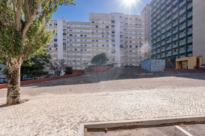 Apartamento T3 para Venda em Santo António dos Cavaleiros e Frielas