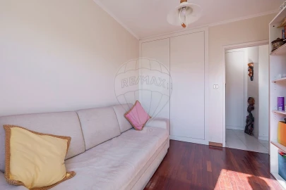 Apartamento T3 para Venda em Santo António dos Cavaleiros e Frielas