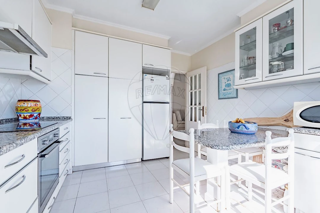 Apartamento T3 para Venda em Santo António dos Cavaleiros e Frielas Foto 3