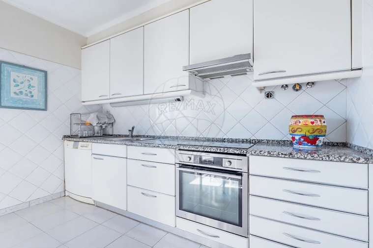 Apartamento T3 para Venda em Santo António dos Cavaleiros e Frielas Foto 4
