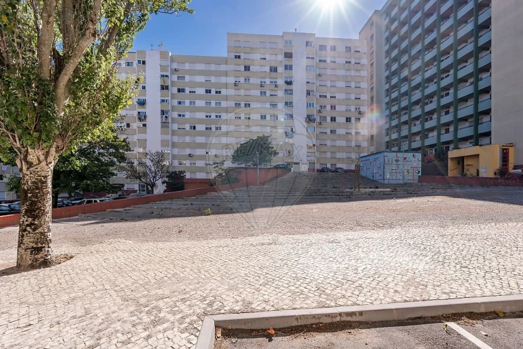 Apartamento T3 para Venda em Santo António dos Cavaleiros e Frielas Foto 34