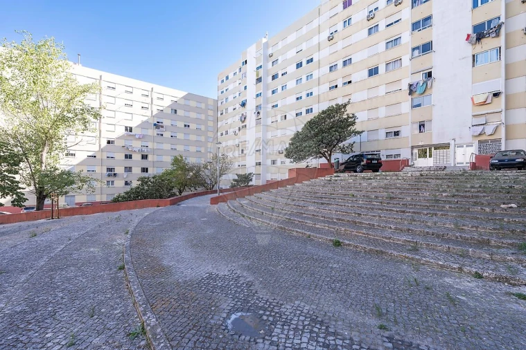 Apartamento T3 para Venda em Santo António dos Cavaleiros e Frielas Foto 33