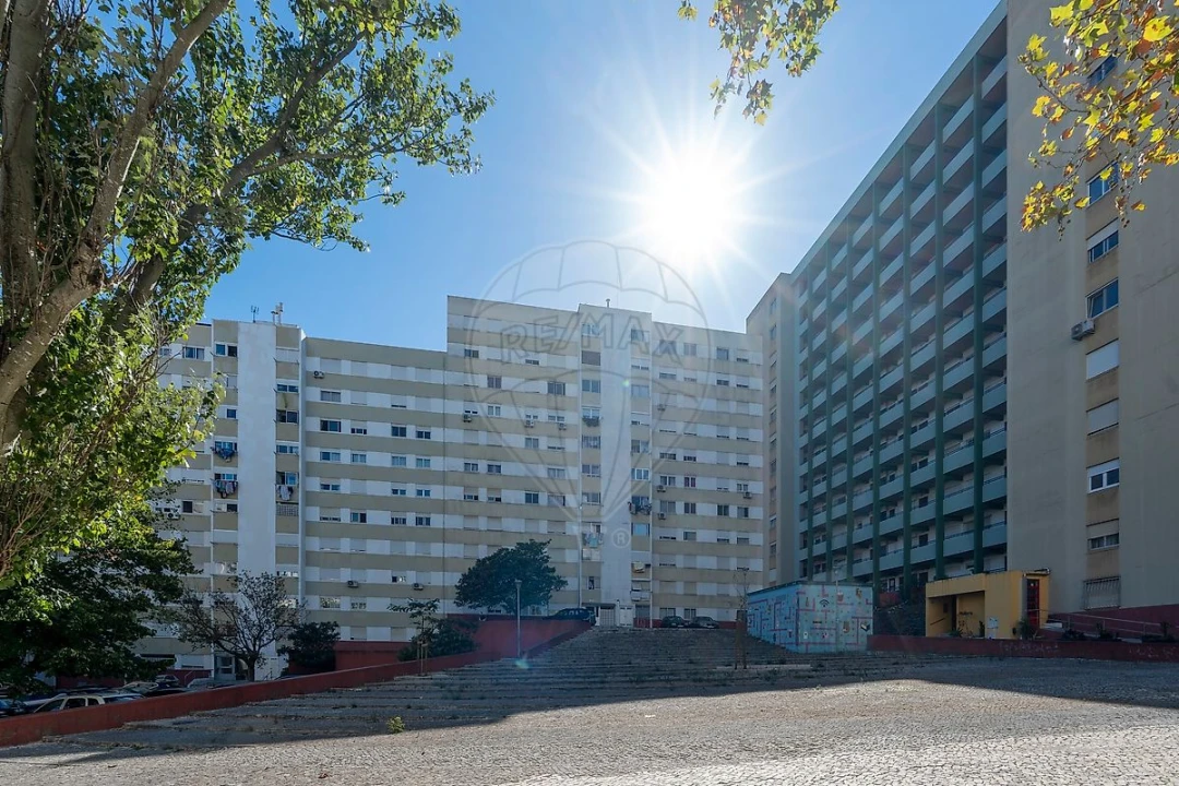 Apartamento T3 para Venda em Santo António dos Cavaleiros e Frielas Foto 35