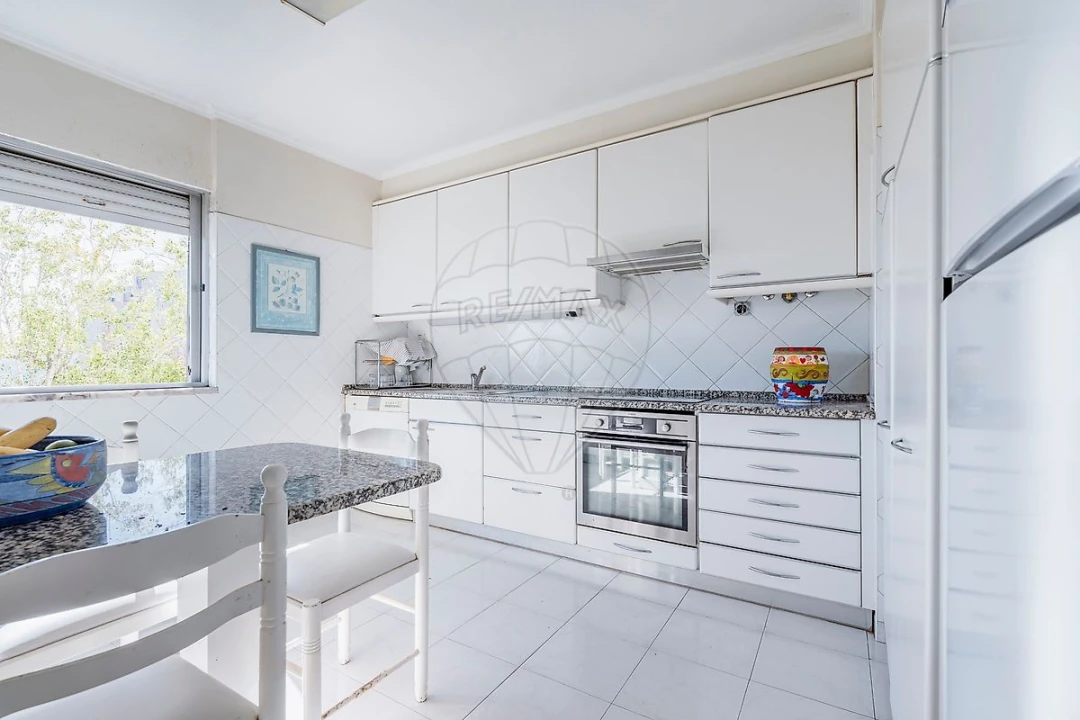 Apartamento T3 para Venda em Santo António dos Cavaleiros e Frielas Foto 2